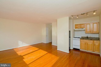 2101-17 Chestnut St-Unit -914 in Philadelphia, PA - Building Photo - Building Photo