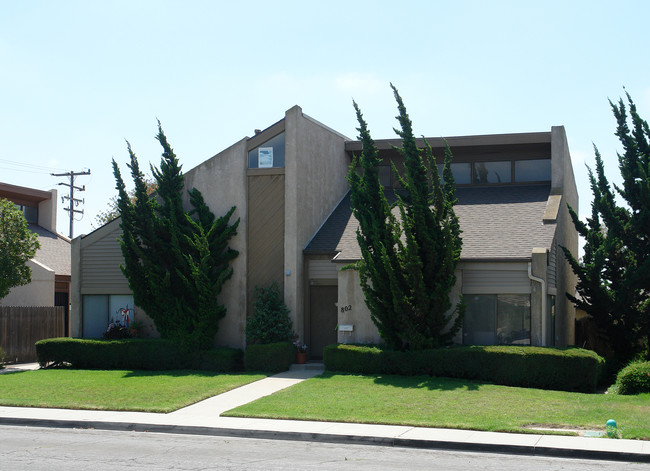 800-802 Janetwood Dr in Oxnard, CA - Foto de edificio - Building Photo