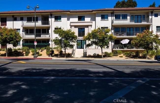 property at 4661 Wilshire Blvd