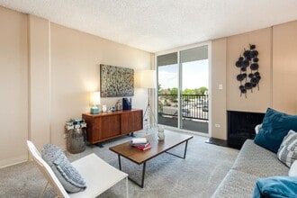 Beacon House in Northglenn, CO - Foto de edificio - Building Photo