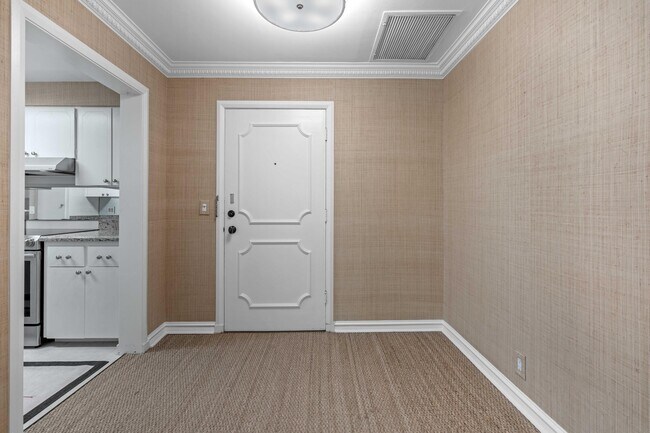 354 Chilean Ave in Palm Beach, FL - Foto de edificio - Building Photo