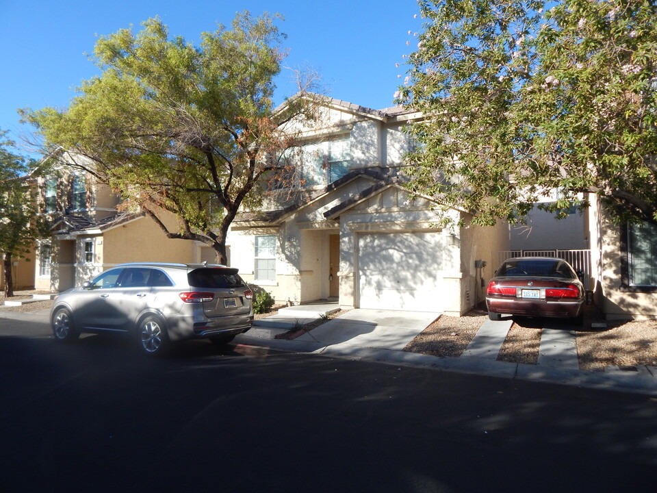 1271 Orange Meadow St in Las Vegas, NV - Building Photo