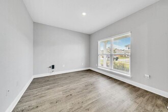 44 Oak Tree Ln in Freeport, FL - Building Photo - Building Photo