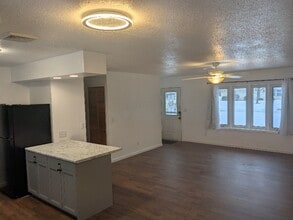 1328 Colonial Ln in Bryan, OH - Foto de edificio - Building Photo