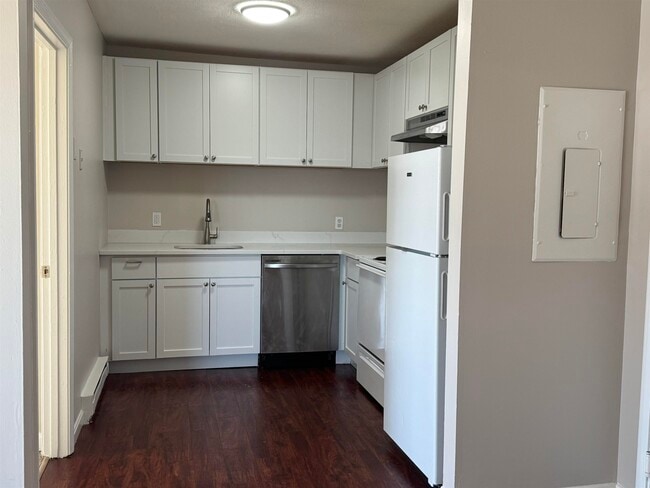 153 W Hancock St in Manchester, NH - Building Photo - Building Photo