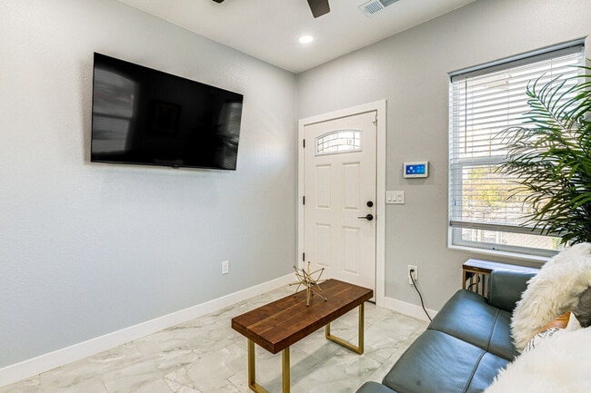 226 E 10th St in Madera, CA - Building Photo - Building Photo