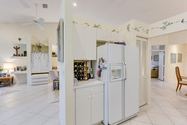 4702 Carlton Golf Dr in Wellington, FL - Building Photo - Building Photo