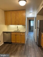 2044 Royal Fern Ct in Reston, VA - Building Photo - Building Photo