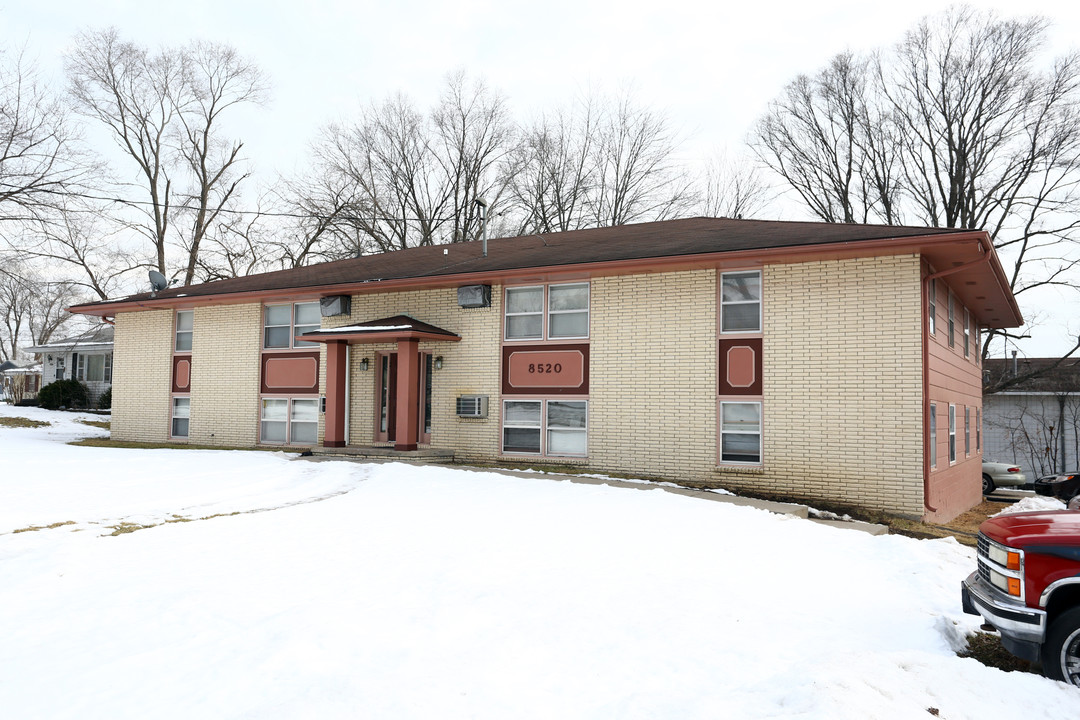 8520 Clark St in Clive, IA - Building Photo