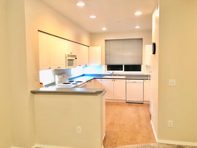 Sonoma Villa Condo in Bothell, WA - Building Photo - Building Photo