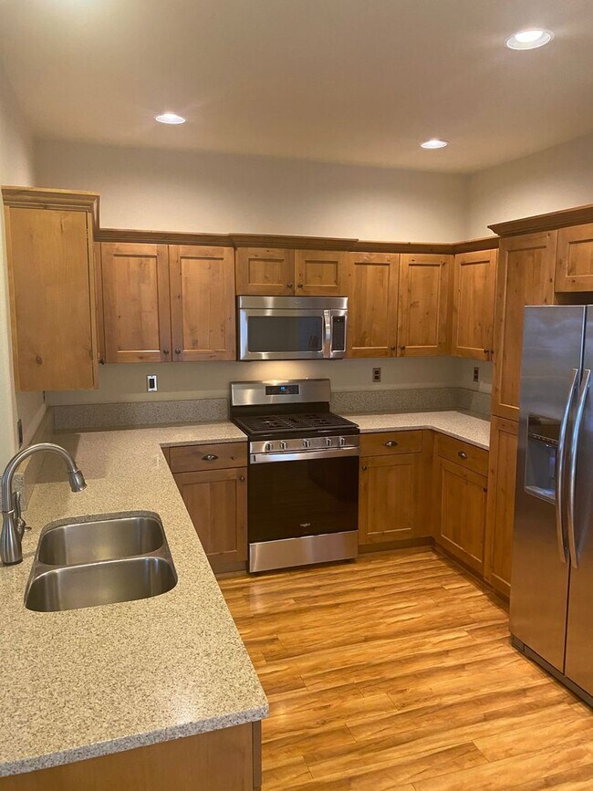 20751 Boulderfield Ave in Bend, OR - Building Photo - Building Photo