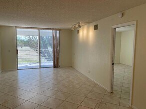 6300 NW 2nd Ave, Unit 305 in Boca Raton, FL - Building Photo - Building Photo
