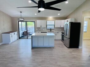 574 NW Marion Ave in Port St. Lucie, FL - Building Photo - Building Photo