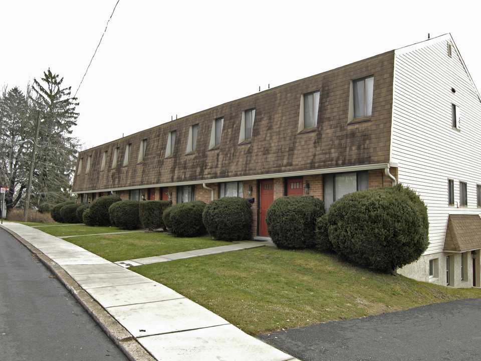 2528 Jenkintown Rd in Glenside, PA - Building Photo