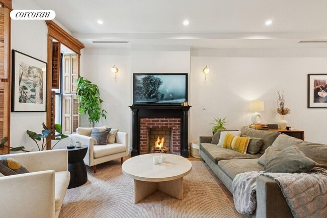 938 Putnam Ave