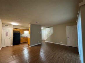 5006 W Wind Trail in Austin, TX - Foto de edificio - Building Photo