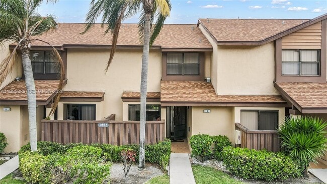 3952 Cocoplum Cir in Coconut Creek, FL - Building Photo - Building Photo
