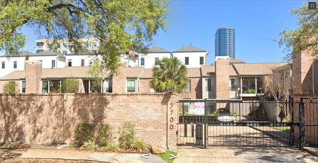 property at 3700 W Clay St