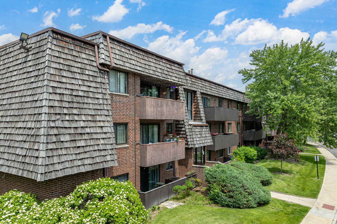 Timber Ridge Condominiums in Carol Stream, IL - Foto de edificio