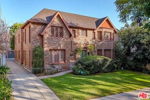 1260 Flores St in West Hollywood, CA - Building Photo