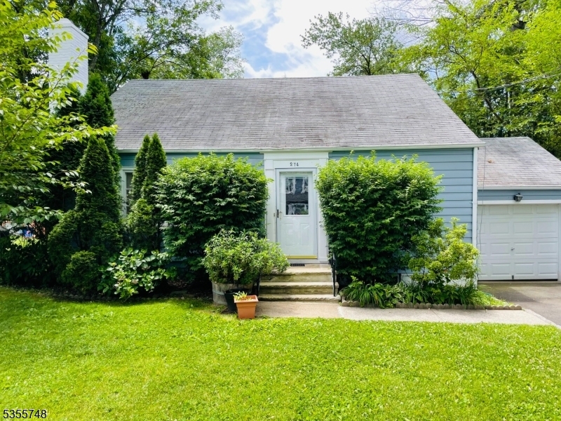 274 Woodland Ave in Summit, NJ - Building Photo