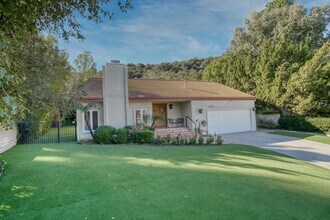 19946 Turnberry Dr in Tarzana, CA - Building Photo - Building Photo