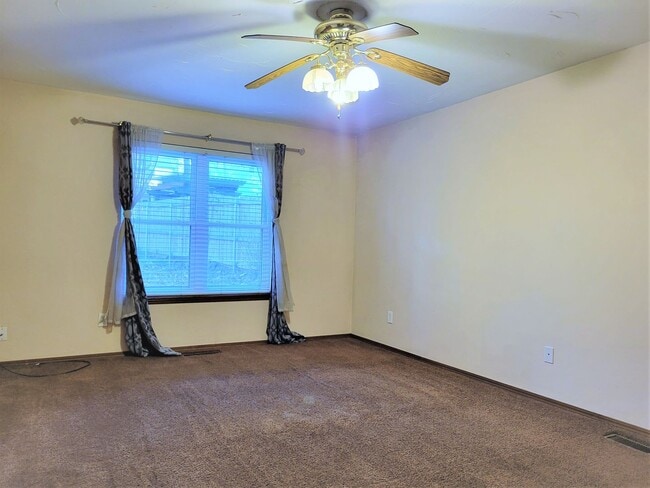 8812 N Kensington Rd in Oklahoma City, OK - Building Photo - Building Photo