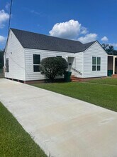 1406 W Park Ave in Orange, TX - Building Photo - Building Photo