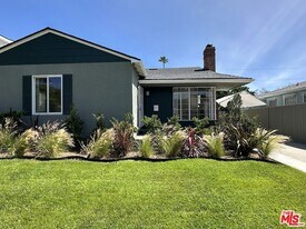 1206 Greenacre Ave in West Hollywood, CA - Building Photo