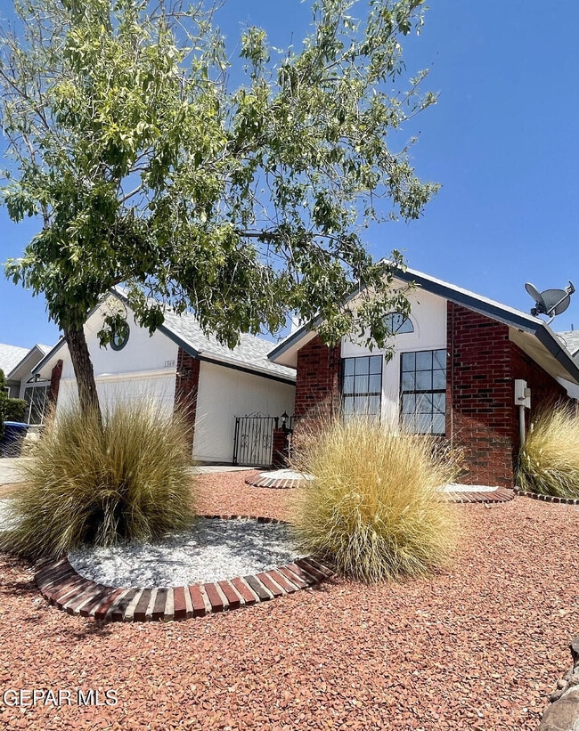 1300 Desert Jewel Dr in El Paso, TX - Building Photo - Building Photo