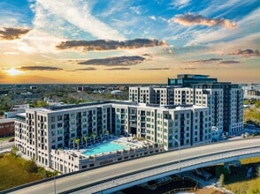 Morrison Yard in Charleston, SC - Foto de edificio - Building Photo