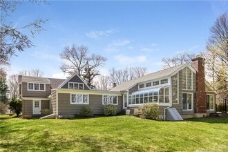15 Bowman Dr in Greenwich, CT - Building Photo - Building Photo