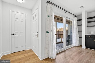 6910 Sandra Marie Cir in Alexandria, VA - Building Photo - Building Photo