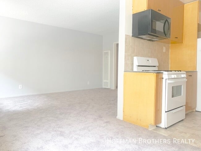 2313 S Bentley Ave in Los Angeles, CA - Building Photo - Building Photo