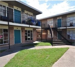 8445 Winkler Dr in Houston, TX - Building Photo - Building Photo