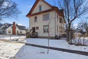 104 Jessamine Ave W, Unit 2 in St. Paul, MN - Building Photo