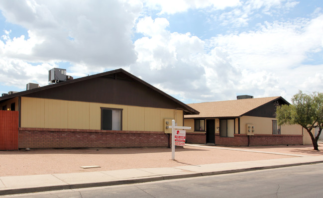 635 E Knoll in Mesa, AZ - Foto de edificio - Building Photo