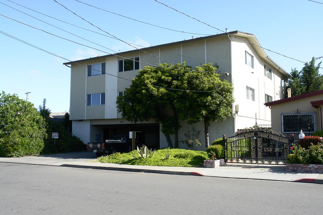 2711 Blenheim Ave in Redwood City, CA - Building Photo - Building Photo