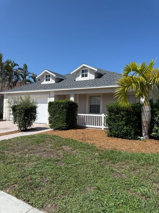 5280 Somerville Dr in Rockledge, FL - Building Photo
