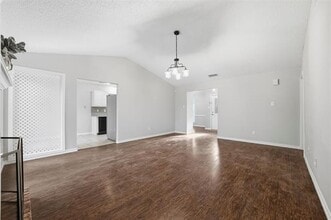 425 Country View Ln in Garland, TX - Building Photo - Building Photo