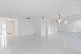 609 Bridgewood Dr in Boca Raton, FL - Foto de edificio - Building Photo
