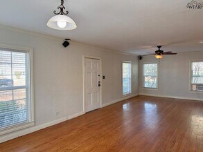 1817 Ardath Ave in Wichita Falls, TX - Foto de edificio - Building Photo