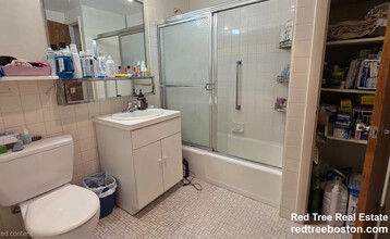 25 Vernon St, Unit 111 in Brookline, MA - Foto de edificio - Building Photo