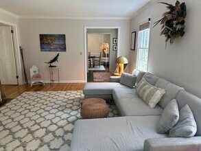 24 White Oak Shade Rd in New Canaan, CT - Building Photo - Building Photo