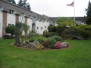 133 SW Normandy Rd in Normandy Park, WA - Building Photo - Building Photo