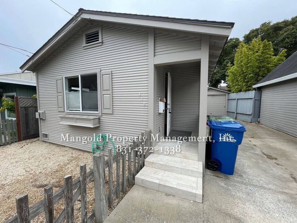 415 Wood St in Pacific Grove, CA - Building Photo