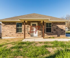3200 N 17th St in Waco, TX - Building Photo
