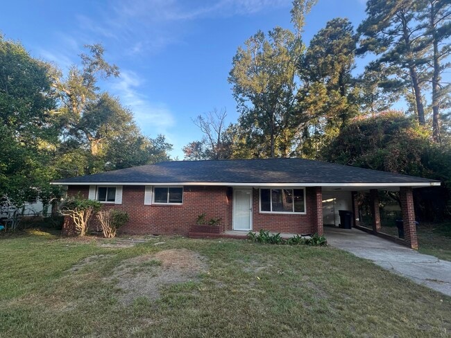 property at 2933 Courtney Rd