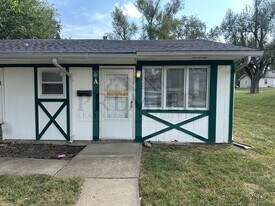 6111 E 153 St in Grandview, MO - Building Photo