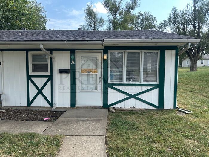 6111 E 153 St in Grandview, MO - Building Photo